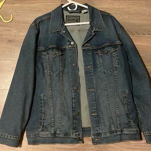 Womens Signature Levi Strauss Jean jacket  size large